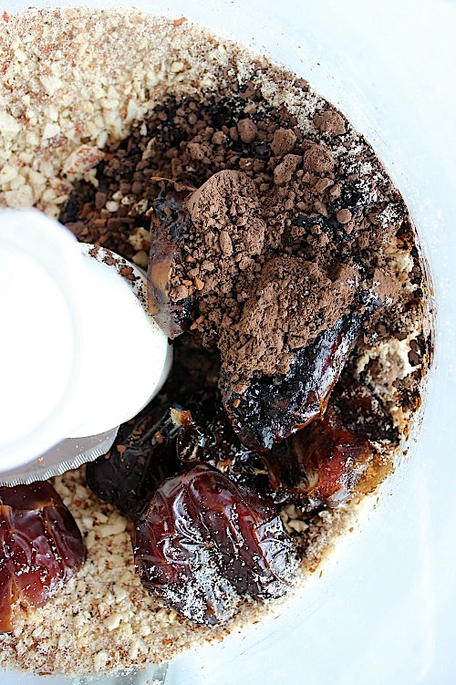 Dark Chocolate Hazelnut Superfood Fudge Bites {Gluten Free, Dairy Free, Refined Sugar Free, Keto, Paleo & Vegan Friendly} - www.betterwithcake.com