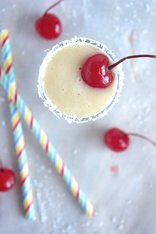 Pina Colada Smoothie {Vegan, Dairy Free & Paleo Friendly}