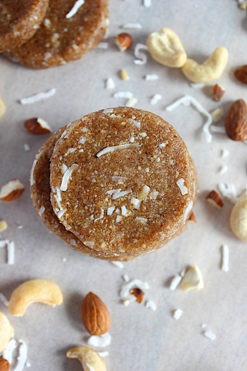 No-Bake Anzac Biscuits {Vegan, Gluten Free & Paleo Friendly} - www.betterwithcake.com