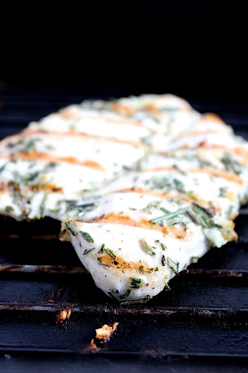 Deliciously Simple Garlic and Rosemary Chicken {Gluten Free & Paleo Friendly} - www.betterwithcake.com