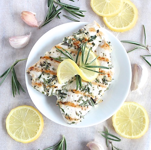 Deliciously Simple Garlic and Rosemary Chicken {Gluten Free & Paleo Friendly} - www.betterwithcake.com
