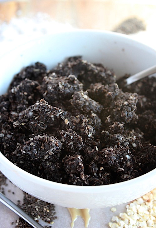 Mix & Make {DATE FREE} Brownie Batter Breakfast BarsGluten Free - Dairy Free - Grain Free - Refined Sugar Free - Low Carb - Keto - Paleo & Vegan Friendly - www.betterwithcake.com