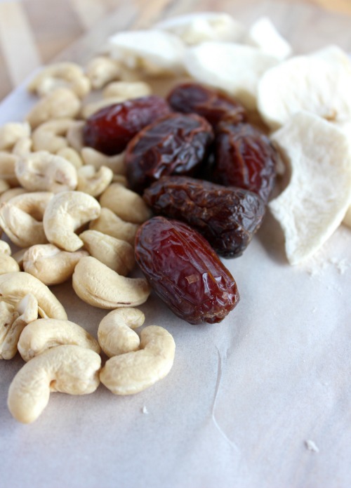 Healthy, No-Bake Apple Pie Energy Bites