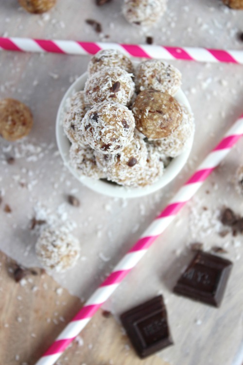 Salted Caramel, Dark Chocolate & Coconut Bliss Bites {Vegan & Paleo Friendly}