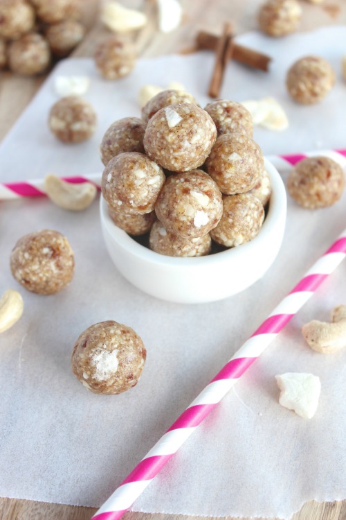 Healthy, No-Bake Apple Pie Energy Bites