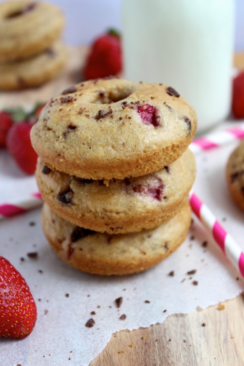 Wholewheat Strawberry Choc Chip Vanilla Donuts {Baked}