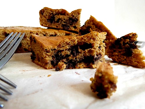 Pumpkin, Spice and Dark Chocolate Chip Blondies