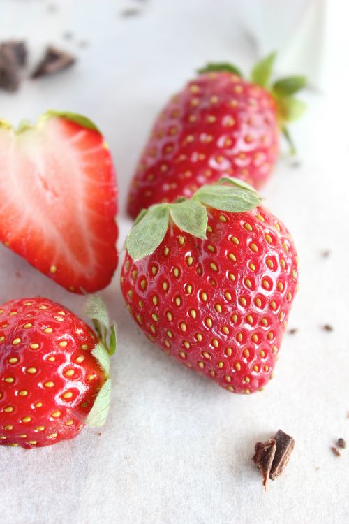 Strawberry Choc Chip Chia Pudding {Vegan, Dairy Free & Paleo Friendly} - www.betterwithcake.com