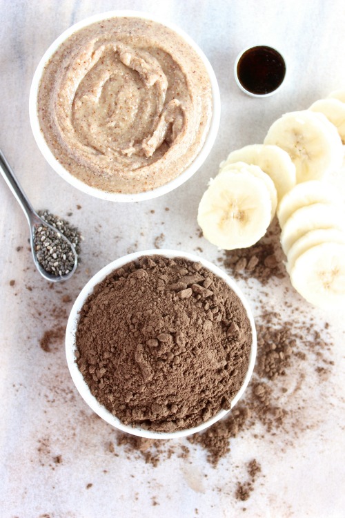 Chocolate Almond Butter Super Smoothie {Vegan, Dairy Free & Paleo Friendly} - www.betterwithcake.com