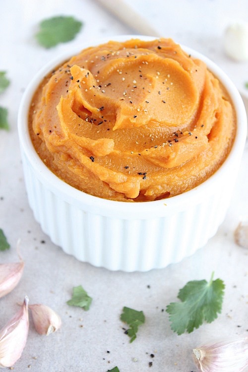 Roasted Garlic, Pumpkin & Sweet Potato Mash {Vegan, Gluten Free & Paleo Friendly} - www.betterwithcake.com