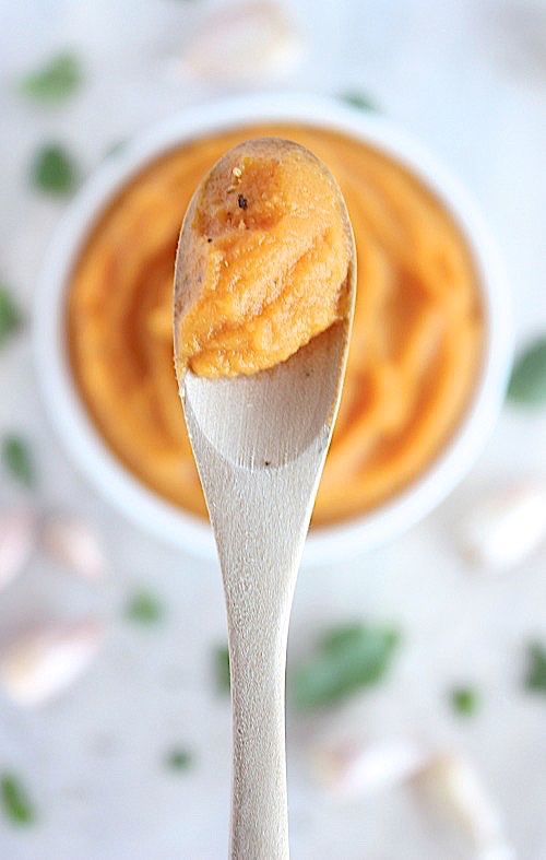 Roasted Garlic, Pumpkin & Sweet Potato Mash {Vegan, Gluten Free & Paleo Friendly} - www.betterwithcake.com