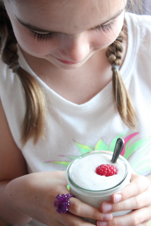 Homemade Vanilla Coconut Yoghurt {Dairy Free, Vegan & Paleo Friendly} - www.betterwithcake.com