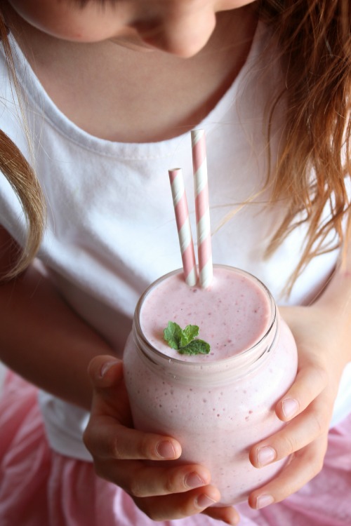 Healthy Homemade Strawberry Milk