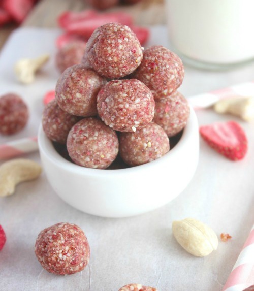 Strawberry and Cream Cashew Cookie Bites
