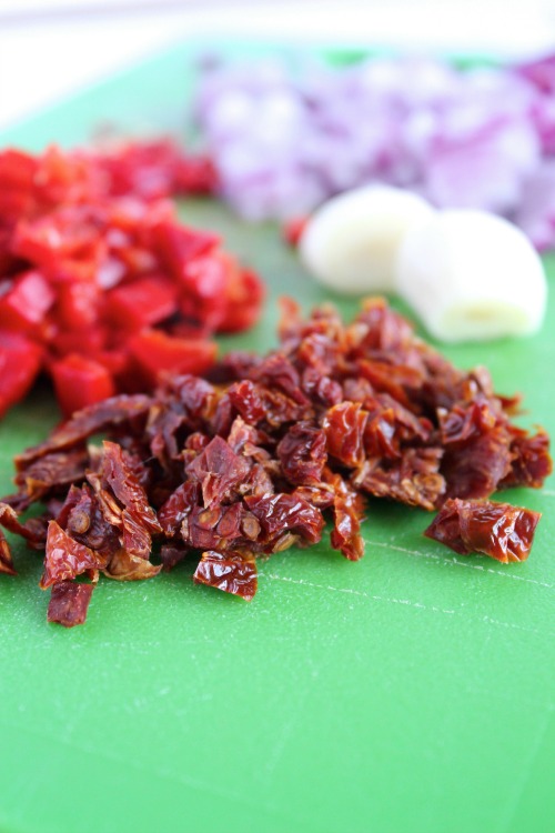 Spicy Sun-dried Tomato and Chargrilled Red Pepper Tuna Burgers {Paleo Friendly}