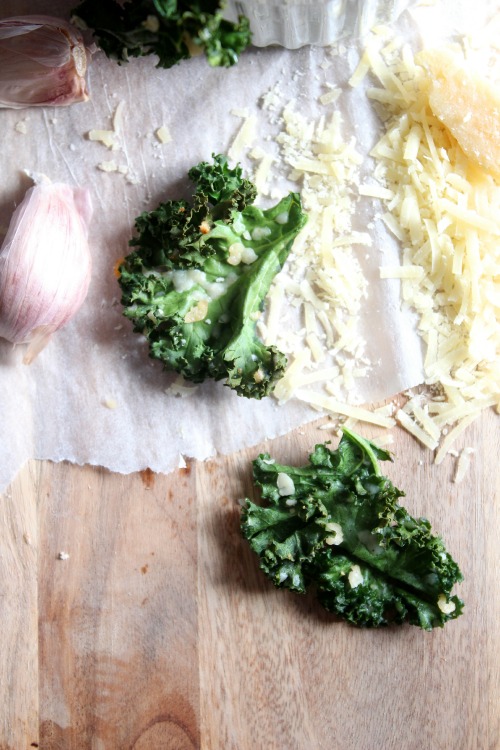 Garlic and Parmesan {Oven Baked} Kale Chips