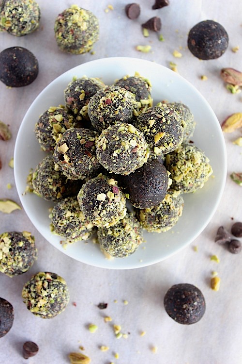 Pistachio Choc Fudge Bliss Bites {Vegan, Gluten Free & Paleo Friendly} - www.betterwithcake.com