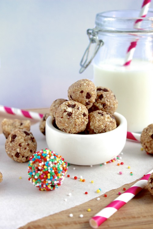 Healthy No-Bake Choc Chip Cookie Dough Bites