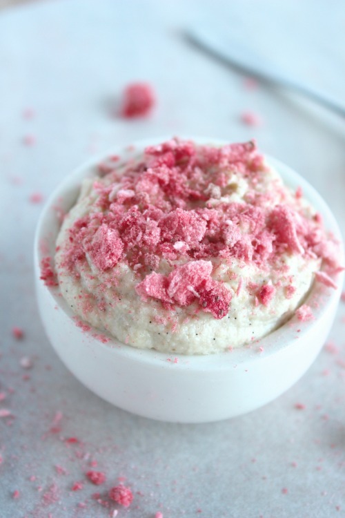 Dark Chocolate Strawberry Cashew Cream Cups {Vegan & Paleo Friendly} - www.betterwithcake.com