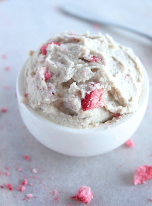 Dark Chocolate Strawberry Cashew Cream Cups {Vegan & Paleo Friendly} - www.betterwithcake.com