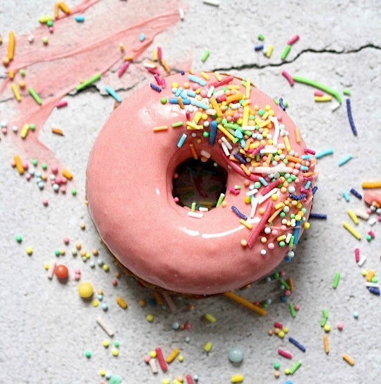 {Baked – Grain Free} Strawberry funfetti donuts