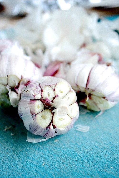 Spicy Roasted Garlic White Bean Hummus - www.betterwithcake.com #healthy #lowfat #vegan #dairy free