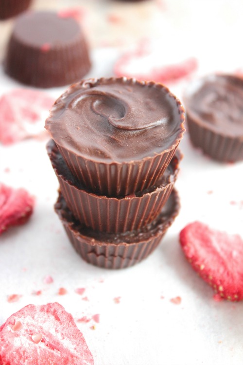 Dark Chocolate Strawberry Cashew Cream Cups {Vegan & Paleo Friendly} - www.betterwithcake.com