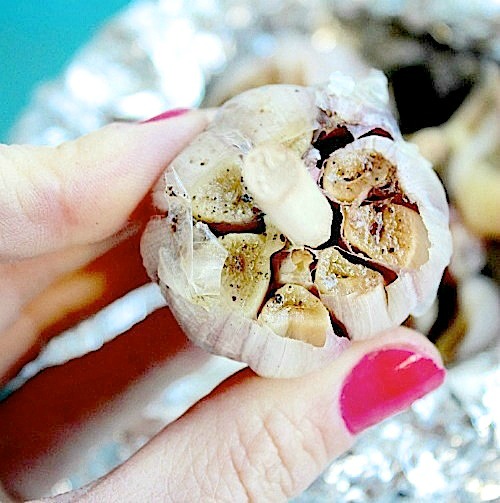 Spicy Roasted Garlic White Bean Hummus - www.betterwithcake.com #healthy #lowfat #vegan #dairy free