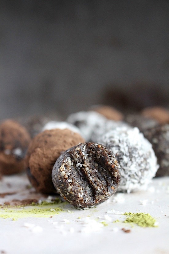 Dark Chocolate Hazelnut Superfood Fudge Bites {Gluten Free, Dairy Free, Refined Sugar Free, Keto, Paleo & Vegan Friendly} - www.betterwithcake.com