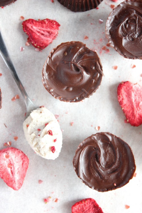 Dark Chocolate Strawberry Cashew Cream Cups {Vegan & Paleo Friendly}