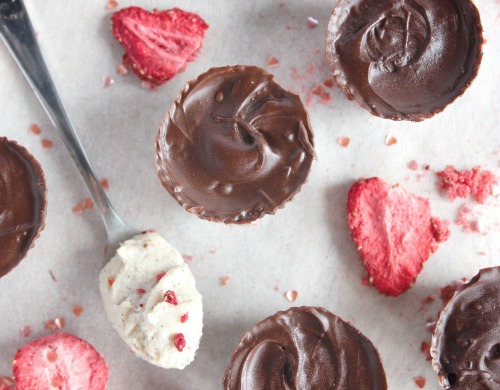 Dark Chocolate Strawberry Cashew Cream Cups {Vegan & Paleo Friendly} - www.betterwithcake.com