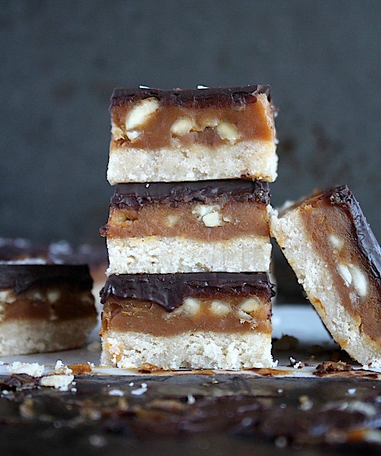 {DATE FREE} Salted Caramel Peanut Butter Bliss Bars - Gluten Free - Dairy Free - Refined Sugar Free - Low Carb - Vegan - Keto - Paleo friendly - www.betterwithcake.com