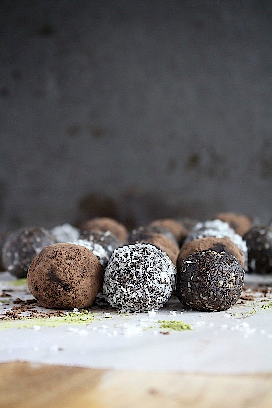 Dark Chocolate Hazelnut Superfood Fudge Bites {Gluten Free, Dairy Free, Refined Sugar Free, Keto, Paleo & Vegan Friendly} - www.betterwithcake.com