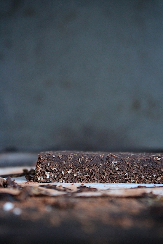 Mix & Make {DATE FREE} Brownie Batter Breakfast BarsGluten Free - Dairy Free - Grain Free - Refined Sugar Free - Low Carb - Keto - Paleo & Vegan Friendly - www.betterwithcake.com