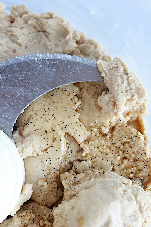 Salted Vanilla Cashew Butter {Vegan, Gluten free & Paleo Friendly} - www.betterwithcake.com