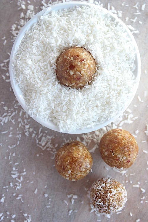 Apricot Delight Energy Bites {Vegan & Paleo Friendly} - www.betterwithcake.com