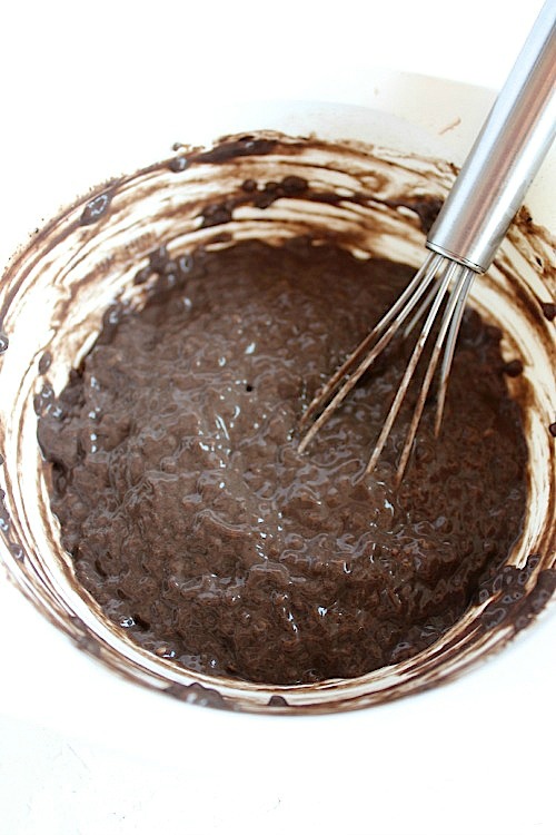 Strawberry Choc Chip Chia Pudding {Vegan, Dairy Free & Paleo Friendly} - www.betterwithcake.com