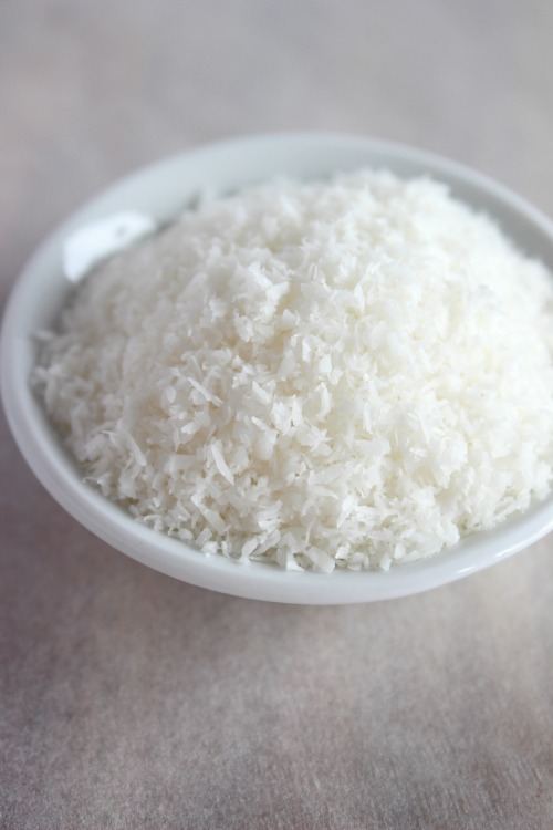 Blueberry Coconut Cream Bliss Bites {Vegan, Dairy Free & Paleo Friendly} - www.betterwithcake.com