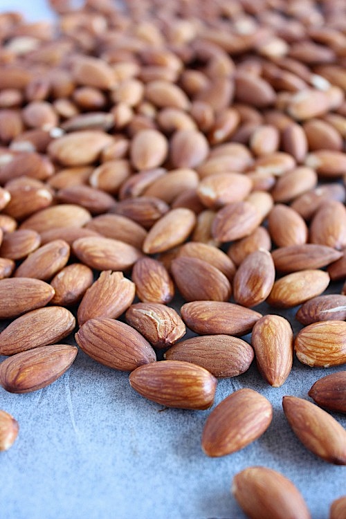 Healthy, Homemade Vanilla Almond Butter {Vegan, Dairy free & Paleo Friendly} - www.betterwithcake.com