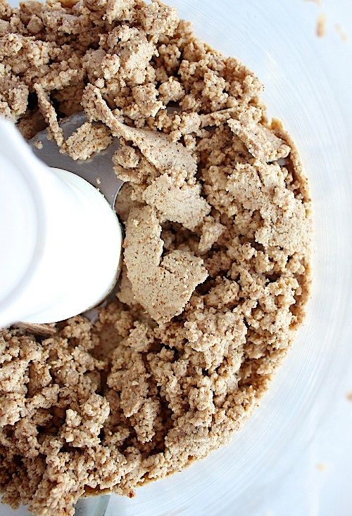 Healthy, Homemade Vanilla Almond Butter {Vegan, Dairy free & Paleo Friendly} - www.betterwithcake.com