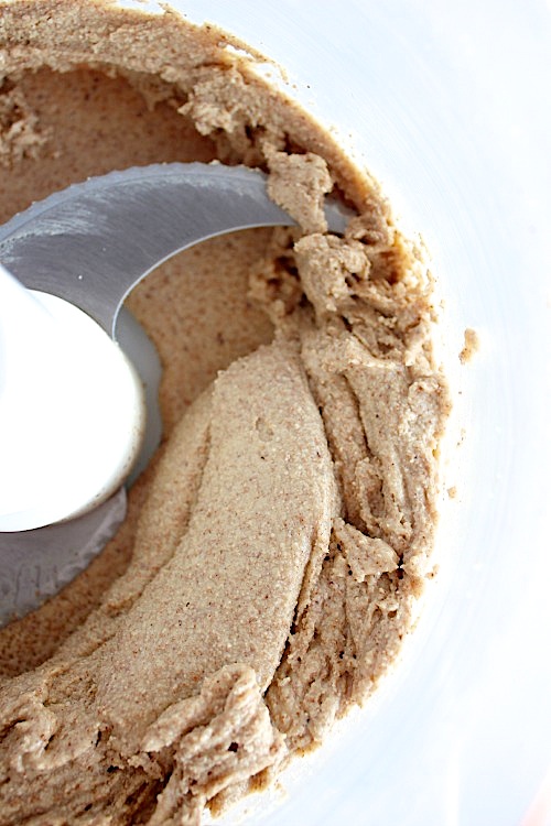 Healthy, Homemade Vanilla Almond Butter {Vegan, Dairy free & Paleo Friendly} - www.betterwithcake.com