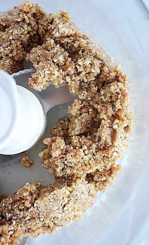 Salted Caramel Chai Spiced Bliss Bites {Vegan, Gluten Free & Paleo Friendly} - www.betterwithcake.com