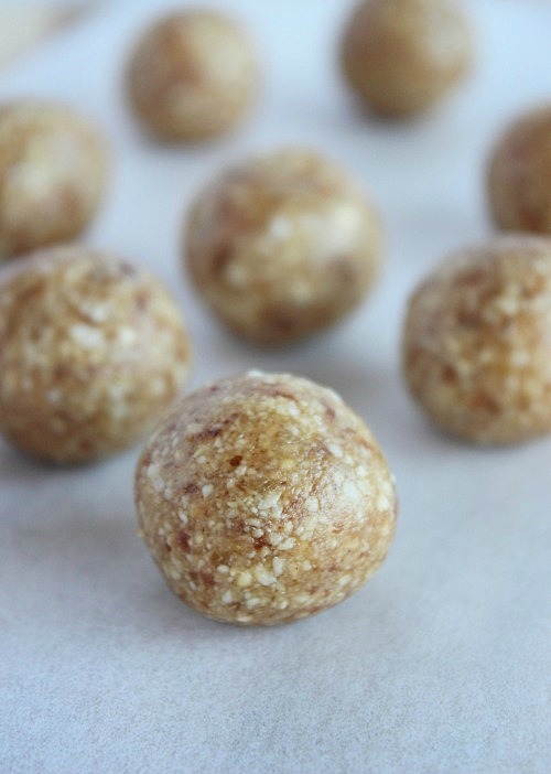 Lemon and Coconut Bliss Bites {Vegan, Gluten Free & Paleo Friendly} - www.betterwithcake.com