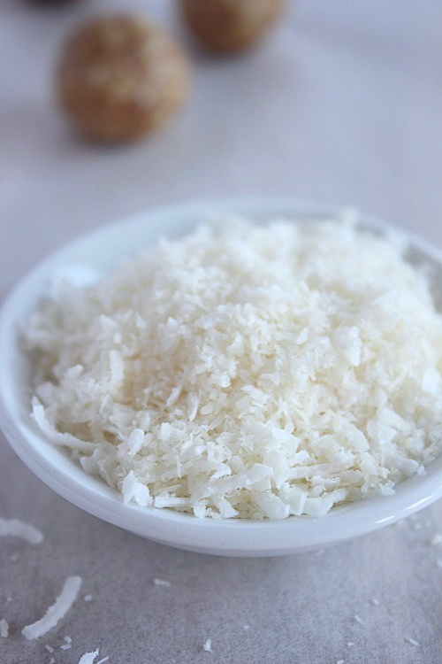 Lemon and Coconut Bliss Bites {Vegan, Gluten Free & Paleo Friendly} - www.betterwithcake.com