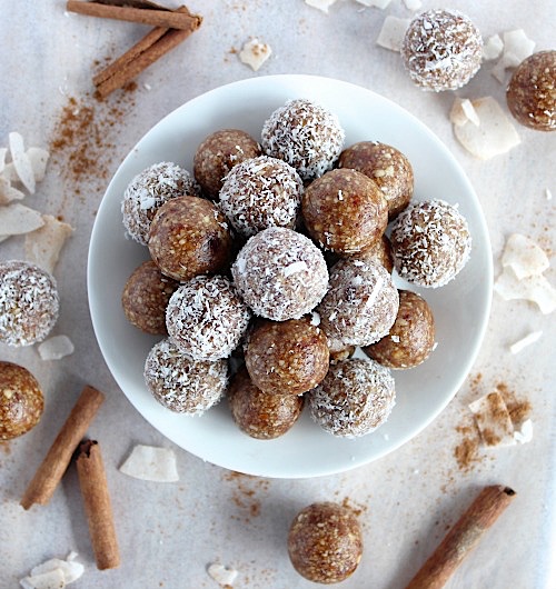 Salted Caramel Chai Spiced Bliss Bites {Vegan, Gluten Free & Paleo Friendly} - www.betterwithcake.com
