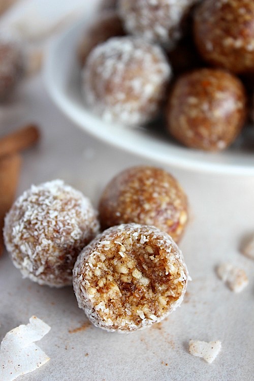 Salted Caramel Chai Spiced Bliss Bites {Vegan, Gluten Free & Paleo Friendly} - www.betterwithcake.com