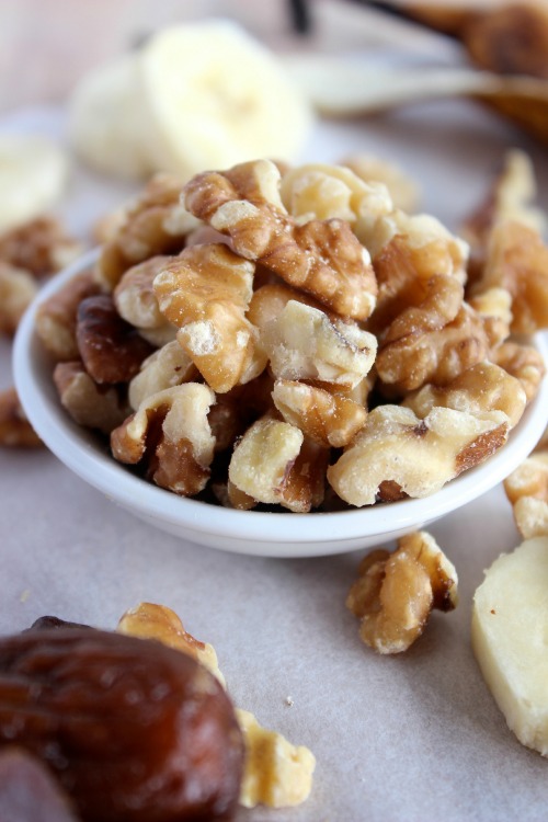 Banana, Fig & Walnut Mini Muffins - {Low Carb, Grain Free & Paleo Friendly} - www.betterwithcake.com