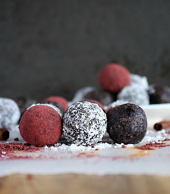 {No Bake} DATE FREE Blueberry Pie Bites