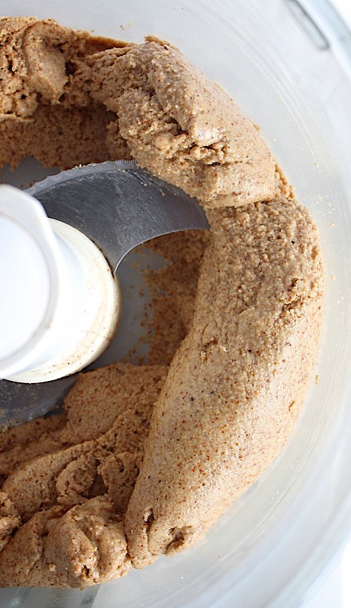 Cinnamon Spiced Almond Butter {Vegan, Gluten Free & Paleo Friendly} - www.betterwithcake.com