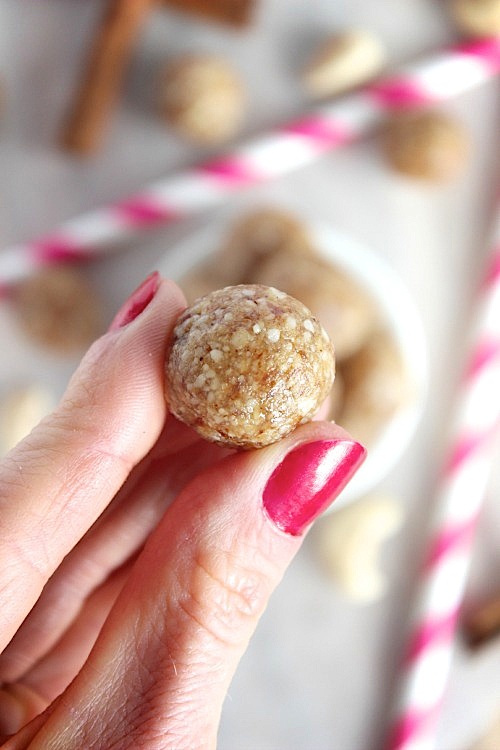 Healthy, No-Bake Apple Pie Energy Bites